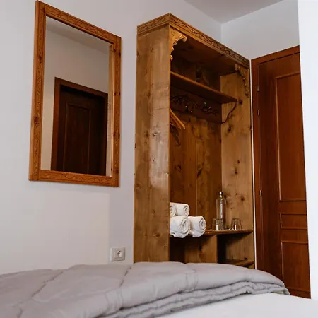 4 3* Gjirokastër