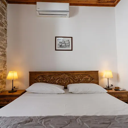 4 3* Gjirokastër