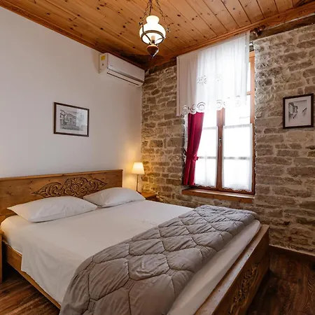 4 3* Gjirokastër